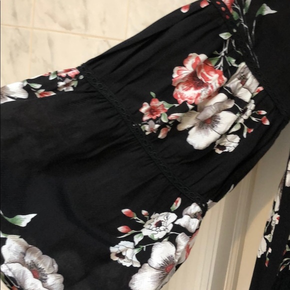 Black floral bell sleeve dress - Picture 7 of 8
